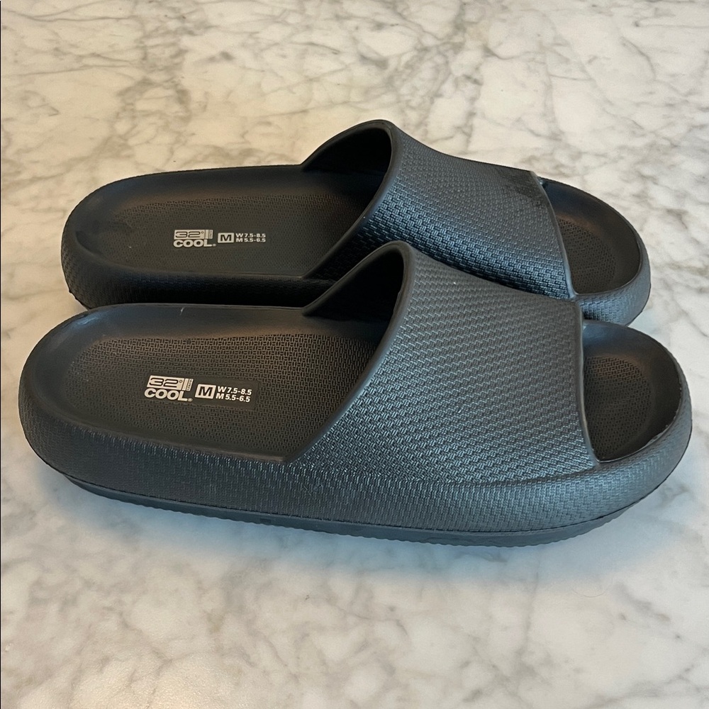 32 Degrees Black Sport Slides Size Medium Women’s 7.5-8.5  Men’s 5.5-6.5